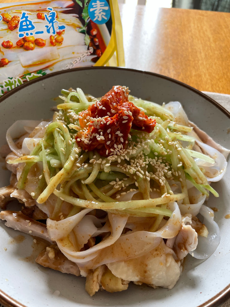 鶏ささみのこんにゃくシートと胡麻和え
